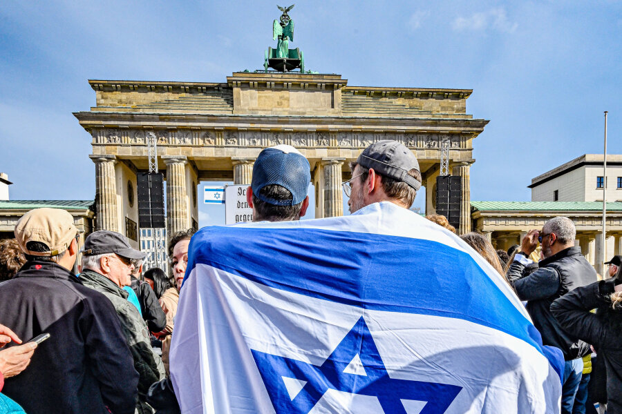Israel als einzige Sicherheit? Teilnehmer der Demonstration gegen "Terror, Hass und Antisemitismus" Ende Oktober in Berlin.  