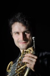 Daniel Schimmer gehört zur Gründungsbesetzung der Jungen Philharmonie Augustusburg. In dieser Saison des Augustusburger Musiksommers tritt er zweimal als Solist auf. 
