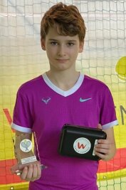 Zwölfjähriger holt Bronze im Ruhrpott - Richard Hiemann landete im Feld der besten norddeutschen Tennisspieler (U 12) auf Platz 3. 