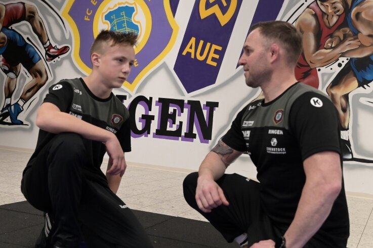 Emil Rau geht dieses Wochenende erstmals bei einem B-Jugend-Wettkampf auf die Matte. Wie sich der Auer in der neuen Altersklasse behauptet, darauf ist auch sein Trainer Björn Schöniger gespannt. 