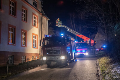 Zwönitz: Container an Oberschule brennen aus - 