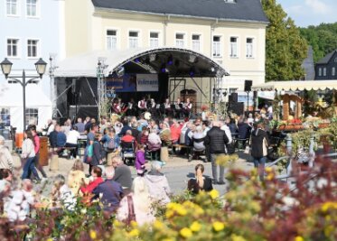 Beim 29. Erzgebirgischen Pferdetag & Zwönitzer Erntedankfest gibt es in der Innenstadt auch ein buntes Bühnenprogramm. 