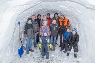 Zwönitz: Schneehöhle XXL bietet bis zu 30 Menschen Platz - 