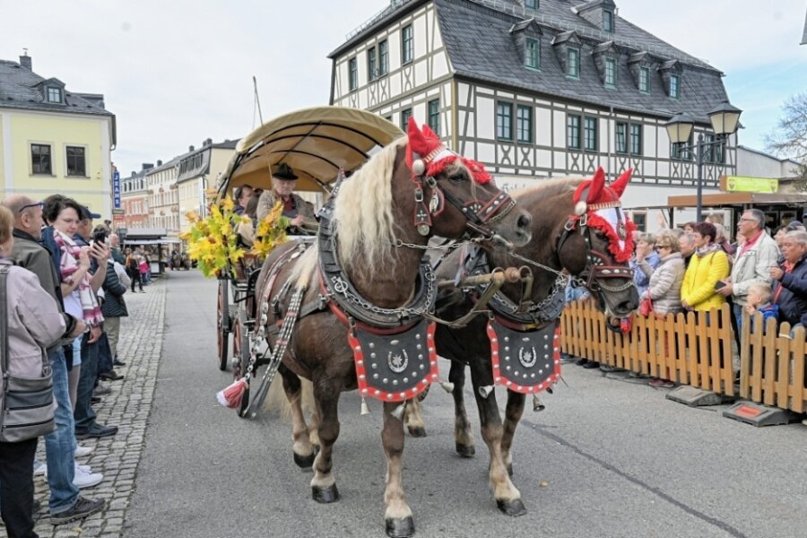 Zwönitzer feiern begeistert ihre Kirmes - Am Sonntag gab es zur Zwönitzer Kirmes den Festumzug der Vereine und Gewerbetreibenden. 
