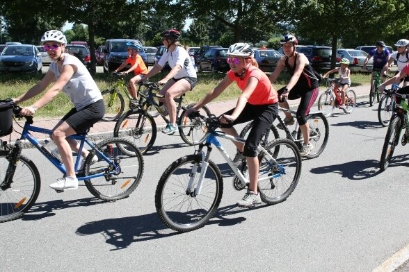 Zwönitztal-Radtour lädt auf vier Strecken zum Erkunden ein - Bei Familienrunden, wie hier im Bild bei einer früheren Auflage der Zwönitztal-Radtour, steht vor allem der Spaß am gemeinsamen Radfahren im Vordergrund. 