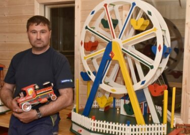 Zwotaer will private Spielzeugschau eröffnen - Georg Carsten Eibisch hat in seinem Wohnhaus eine Sonderschau "Glänzende Kinderaugen" eingerichtet. 