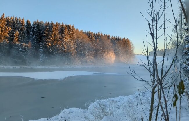 Wintermorgen am Lautenteich im Marienberger Ortsteil Lauta