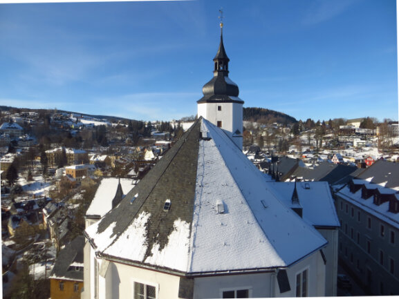 Blick vom Schlo&szlig; Schwarzenberg auf die Kirche und Schwarzenberg