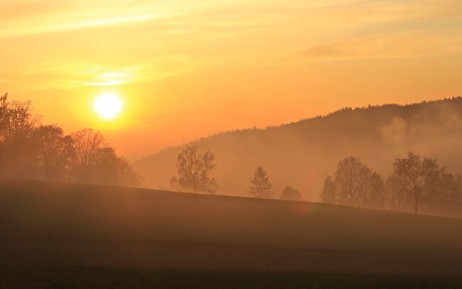 Abendstimmung. Sonnenuntergang im Fr&uuml;hling in Hohndof Erzgebirge. 