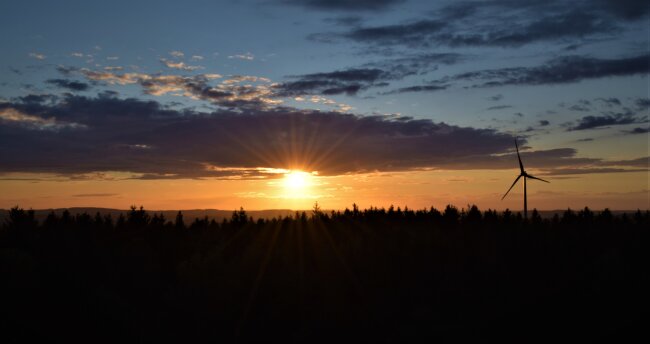 Sonnenuntergang vom Aussichtsturm Dreibr&uuml;derh&ouml;he<br />
