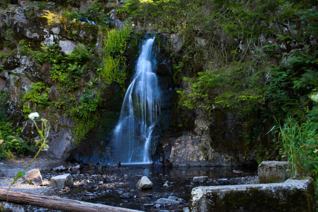 Bild eines naturechten Wasserfalls
