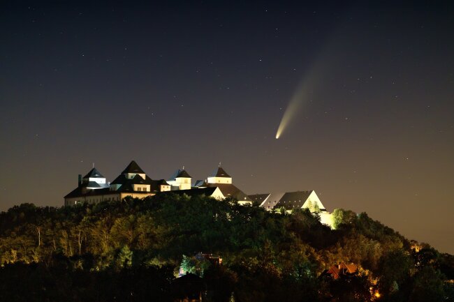 Der Komet Neowise und die Augustusburg wird man so schnell nicht wieder in einem Bild vereinen k&ouml;nnen. Neowise kehrt erst nach ein paar  tausend Jahren wieder zur&uuml;ck...