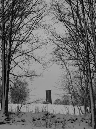 Auf dem Weg zur Schreckenbergruine in Frohnau bei Annaberg-Buchholz... Der Turm in sch&ouml;ner Umrandung und einfachem Licht bei winterlichen Verh&auml;ltnissen. Da kann man die Ruhe genie&szlig;en.